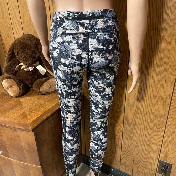 Lululemon"Speed Up Tight * Full-On Luxtreme 28" Spring Bloom Multi ... - Picture 12 of 16